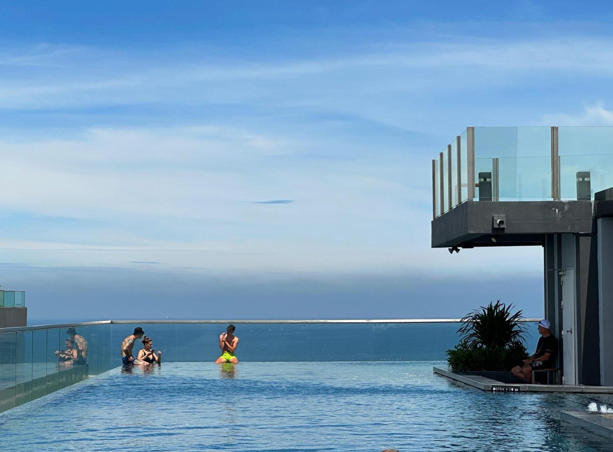 The Base Central Pattaya By Wwc Exteriör bild