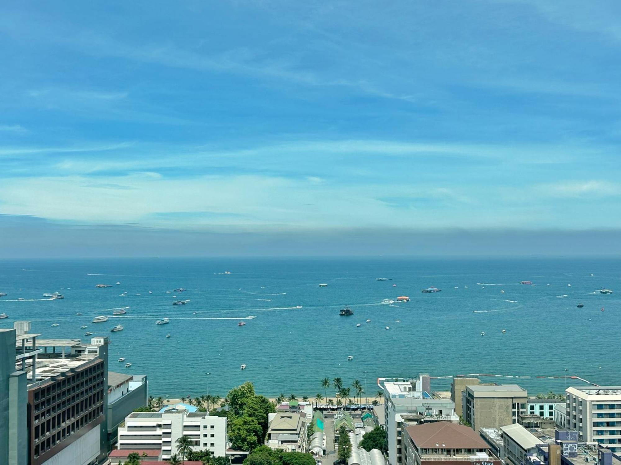 The Base Central Pattaya By Wwc Exteriör bild
