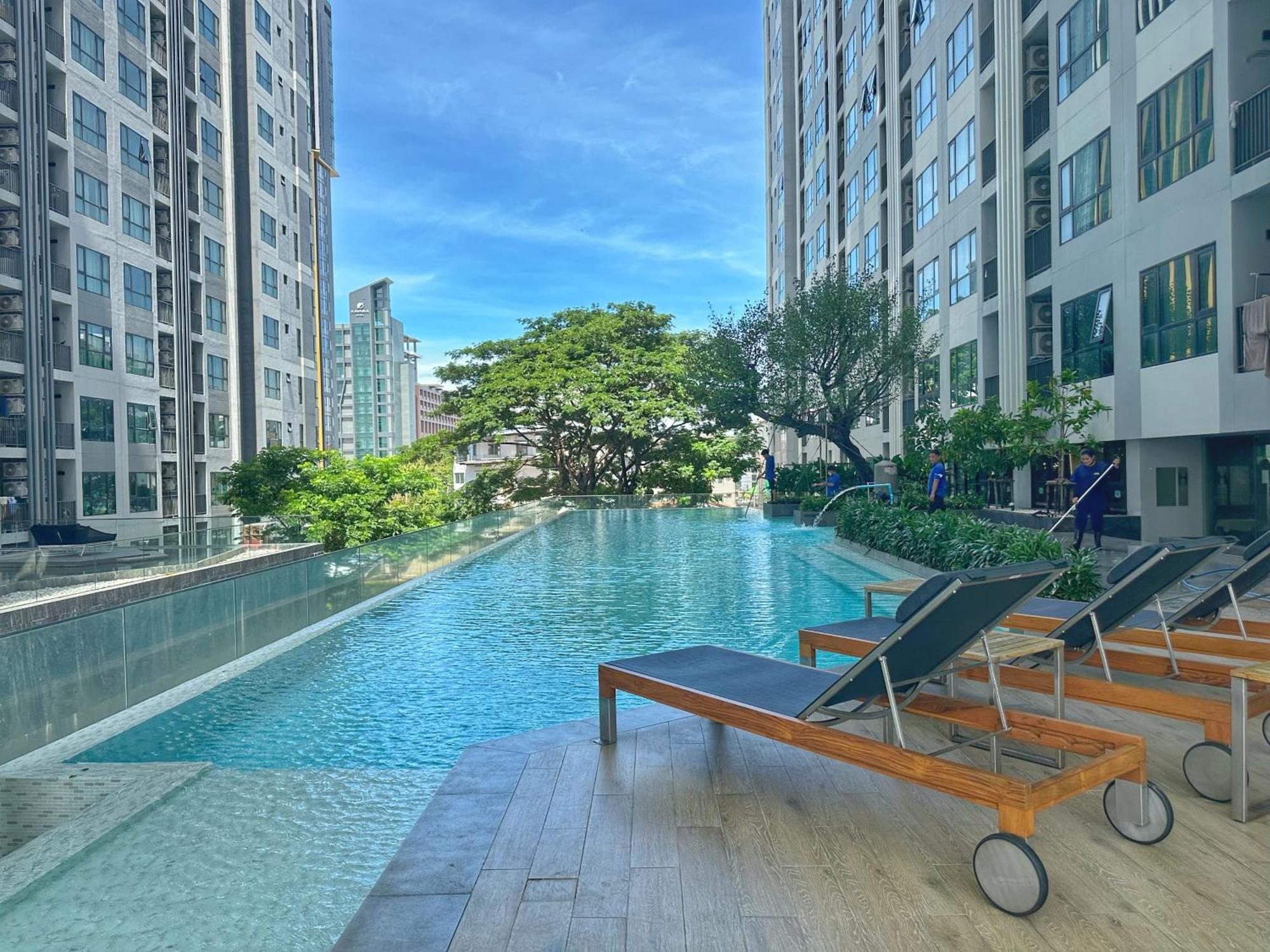 The Base Central Pattaya By Wwc Exteriör bild