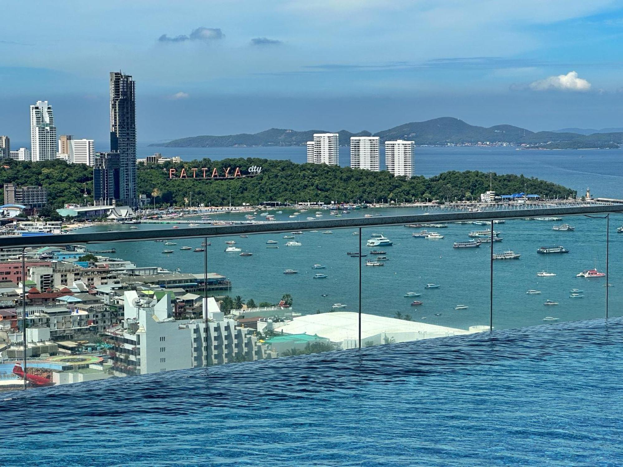 The Base Central Pattaya By Wwc Exteriör bild